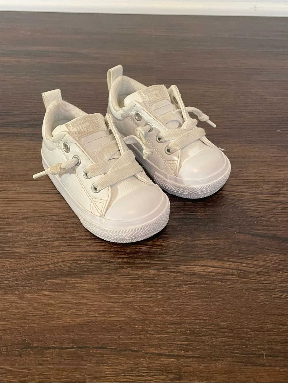 Converse Toddler Size 5 Low-Top Leather Sneakers in White